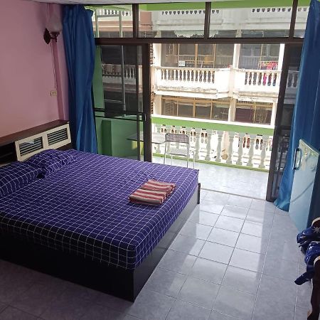 Yuri Guesthouse Jomtien Beach Εξωτερικό φωτογραφία