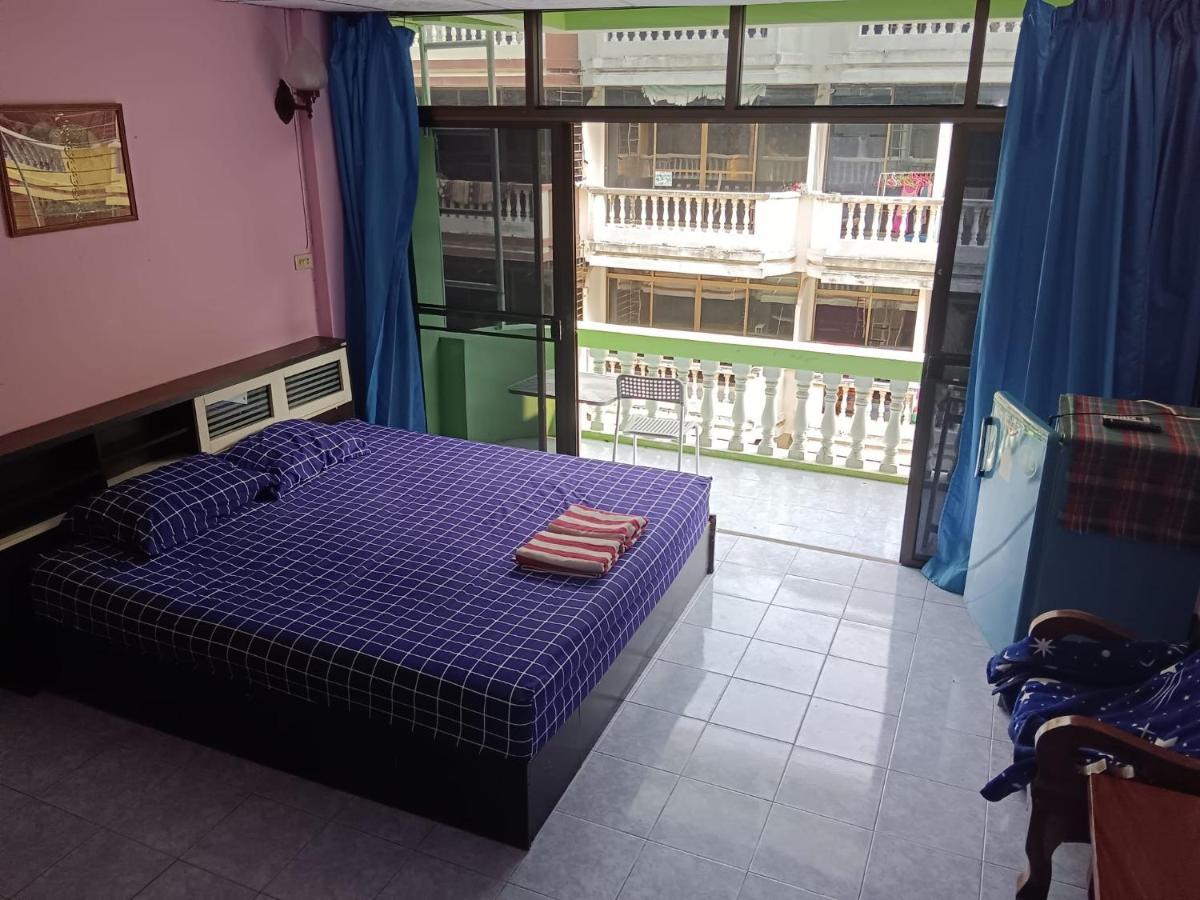 Yuri Guesthouse Jomtien Beach Εξωτερικό φωτογραφία