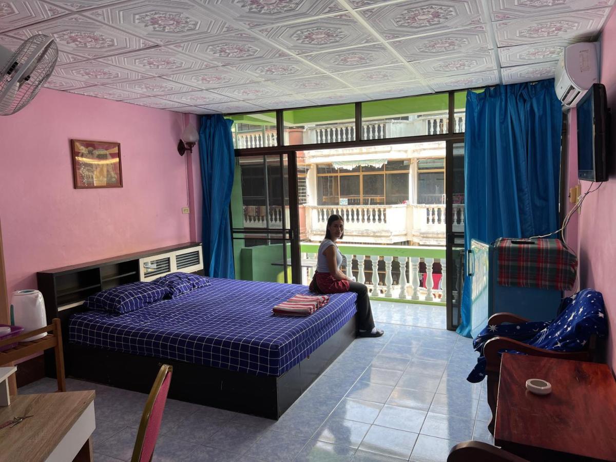 Yuri Guesthouse Jomtien Beach Εξωτερικό φωτογραφία